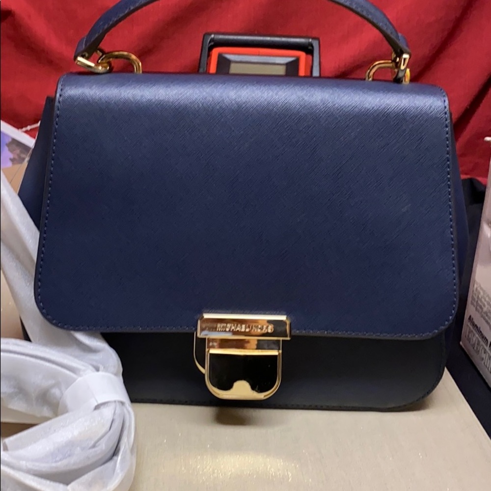 NWT MICHAEL KORS NAVY BRIDGETTE MESSENGER - small
